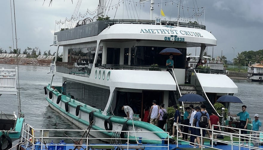 Du thuyền Amethyst Cruise Hạ Long