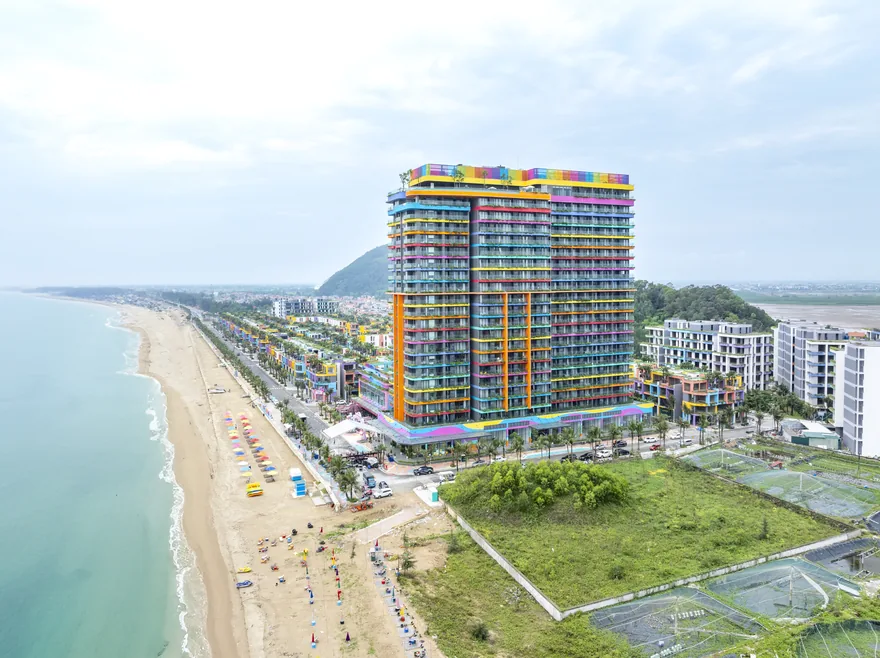 Quy mô 19,18 ha với đường bờ biển dài 1km bao trọn dải bờ biển Linh Trường hoang sơ, thơ mộng