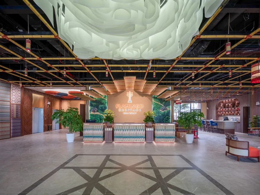 Sảnh lễ tân khách sạn sang trọng với thiết kế hiện đại tại Flamingo Tân Trào Resort 5 Sao