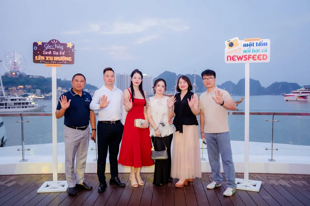 Tour Khám Phá Kỳ Quan Ban Ngày (7 Tiếng)