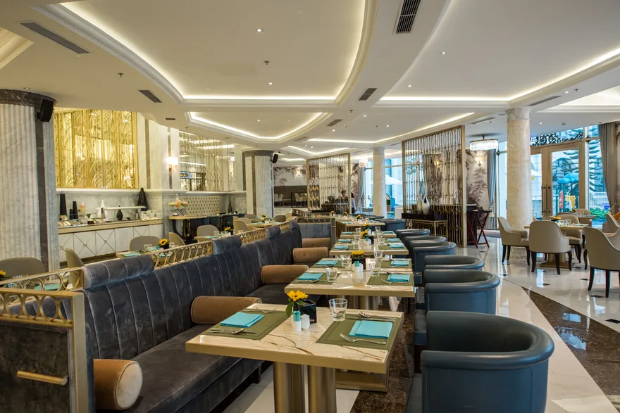 Không gian ẩm thực buffet quốc tế tại Nhà hàng Bayview