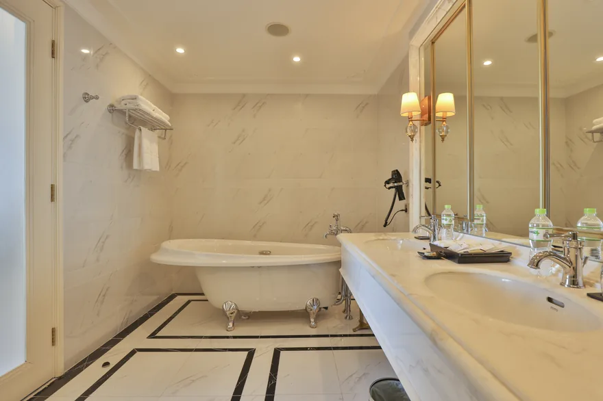 Phòng Deluxe Hướng Biển giường King Vinpearl Hạ Long