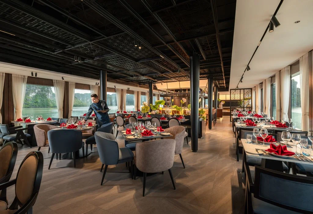 Không gian nhà hàng La SEN Restaurant phục vụ ẩm thực Á Âu tinh hoa