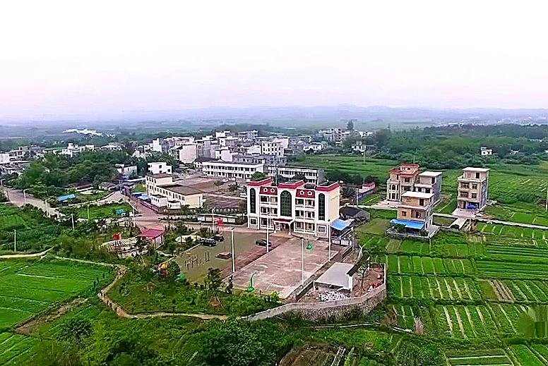 Cột mốc số 1 Đại Thanh và cảnh quan biên giới tại làng cổ Trúc Sơn Đông Hưng