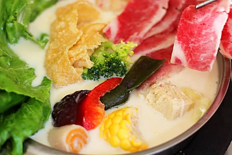 Lẩu Sữa Đông Hưng: Tuyệt Tác Dưỡng Sinh Nơi Cung Đường Biên Ải Quảng Tây