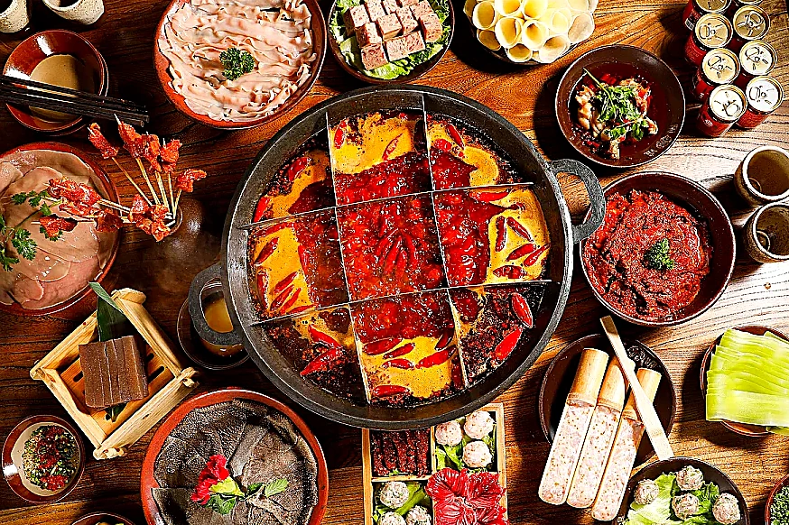 Nhà Hàng Lẩu Tỳ Bà Viên - Nồi lẩu Cửu Cung Cách (9 ô) đỏ rực hương ớt và hoa tiêu thơm lừng chuẩn vị Ba Thục