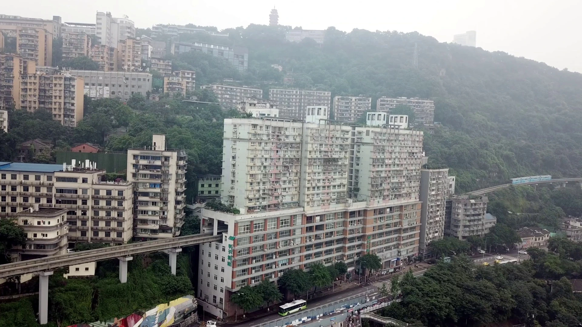 Toàn cảnh Ga Lý Tử Bá giữa sườn đồi Trùng Khánh