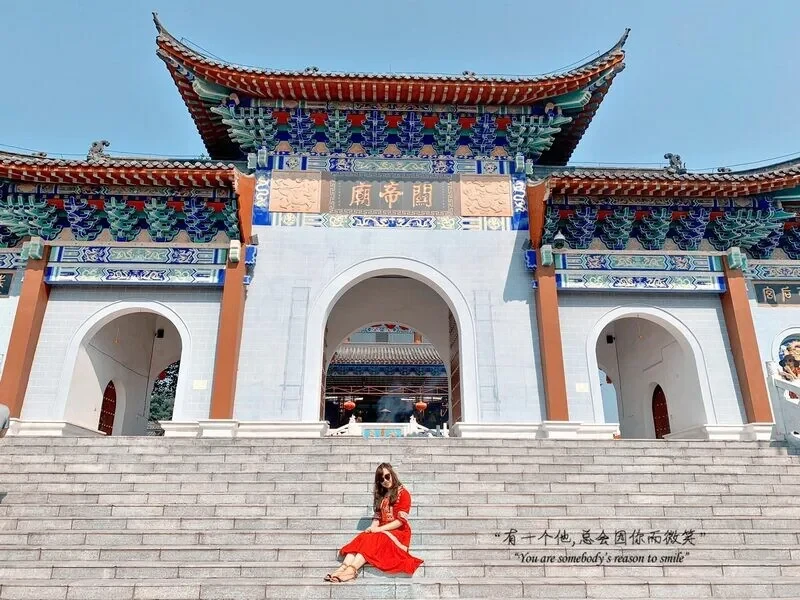 Chi tiết kiến trúc mái ngói Miếu Quan Đế Đông Hưng