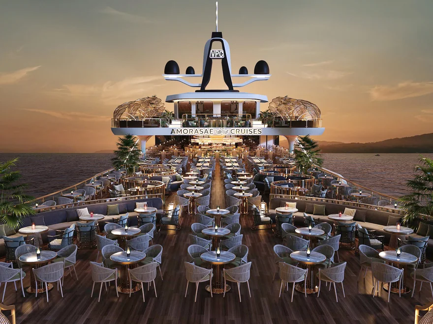Boong thượng Sundeck 270 độ cùng sân khấu ngoài trời hiện đại, nơi bùng nổ những đêm nhạc Live Music và biểu diễn DJ cuồng nhiệt dưới bầu trời sao.